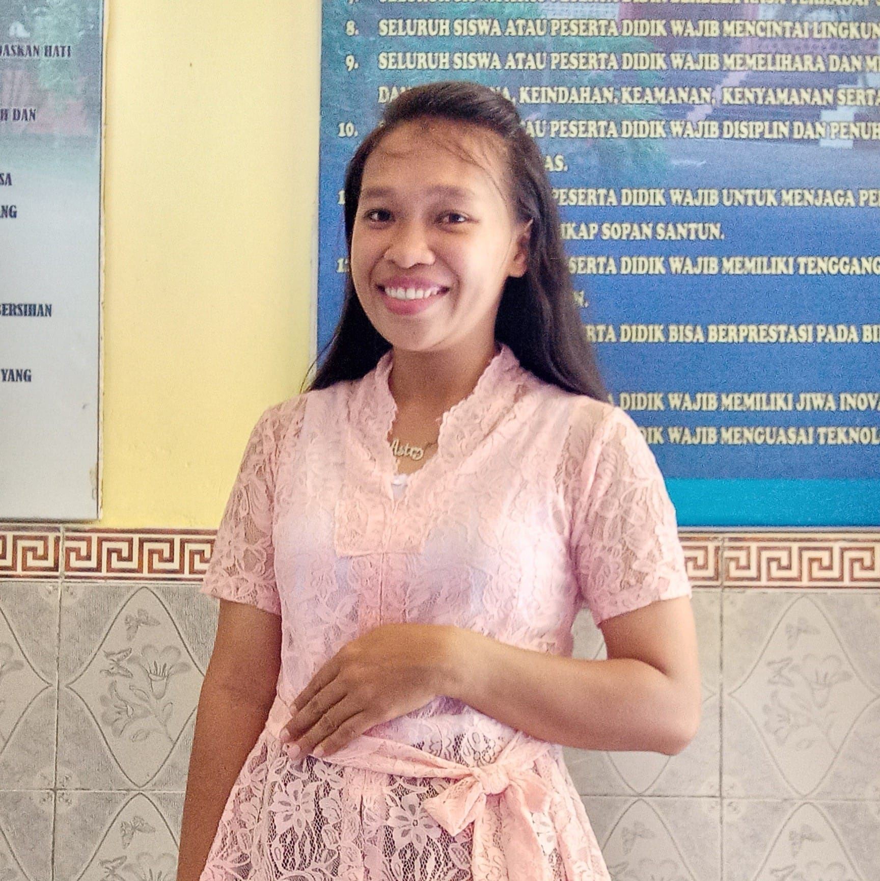 Dua Sajak Indah Astryanthi Korebyma: – Serasa Usiamu Hanya Sehari Adik – Sepasang Sandal Jepit –
