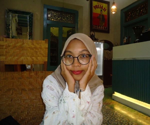 Fenomena Campur Kode Bahasa Indonesia–Inggris dalam Konten TikTok sebagai Cerminan Identitas Generasi Z